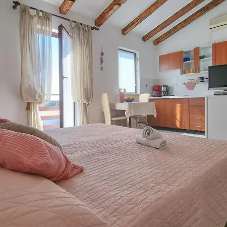 Apartment Marinela *
